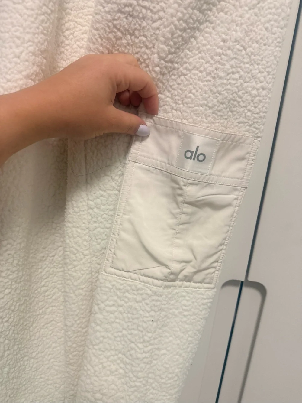 ALO Yoga Cream Sherpa Pocket Joggers